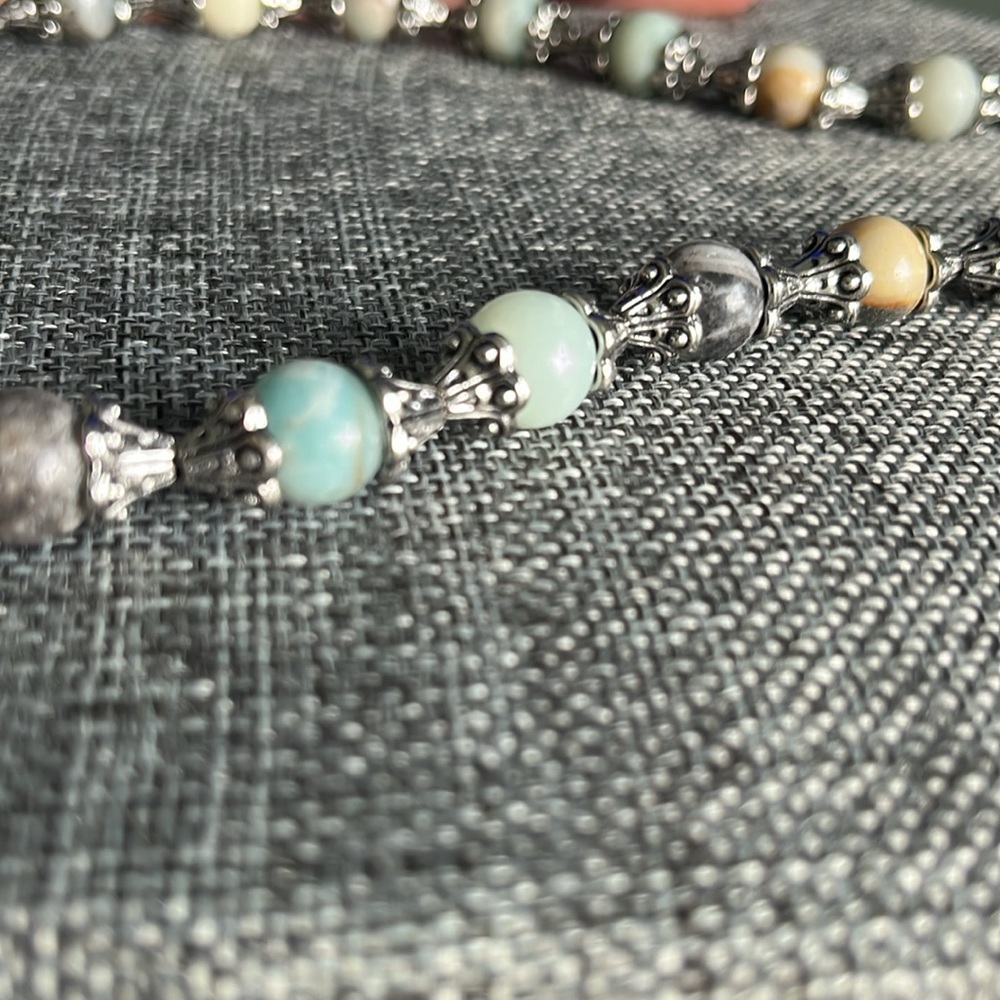 Glass multicolored marbled speckled beaded circle silver tone toggled necklace - Picture 4 of 10